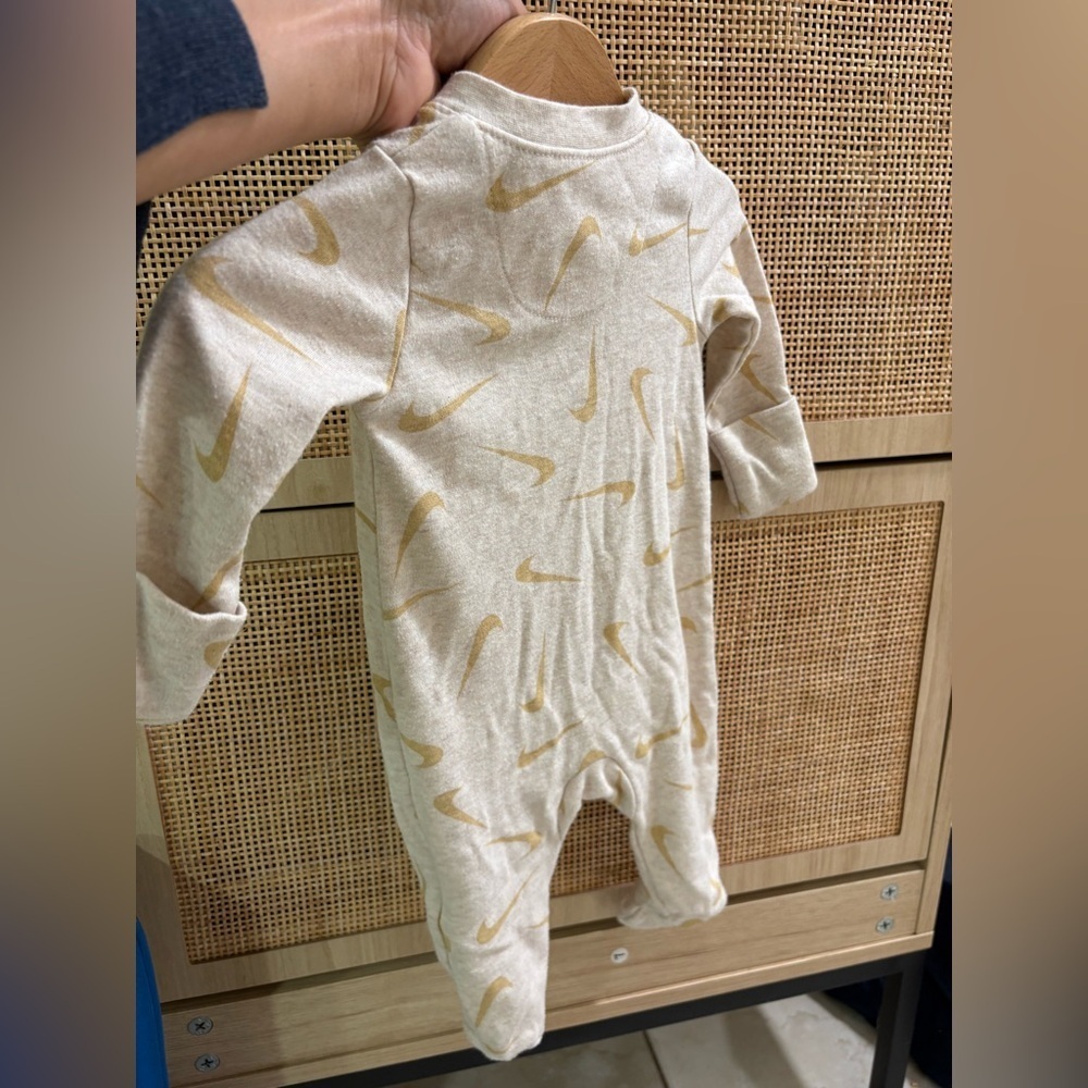 Baby Nike Bodysuit Size-3M - Picture 4 of 7